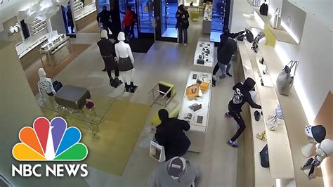 WATCH: Video shows 14 suspects raid Chicago Louis Vuitton 